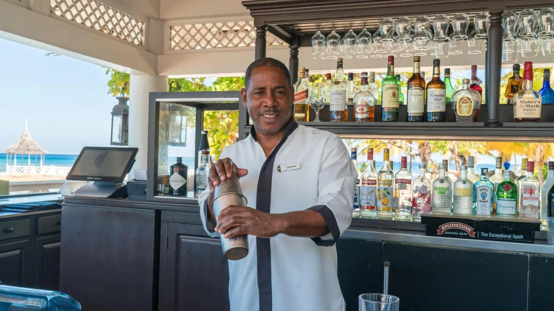 Hospitality Expert Bts 6 - Pool Beach & Bar مونتيغو باي 0*,