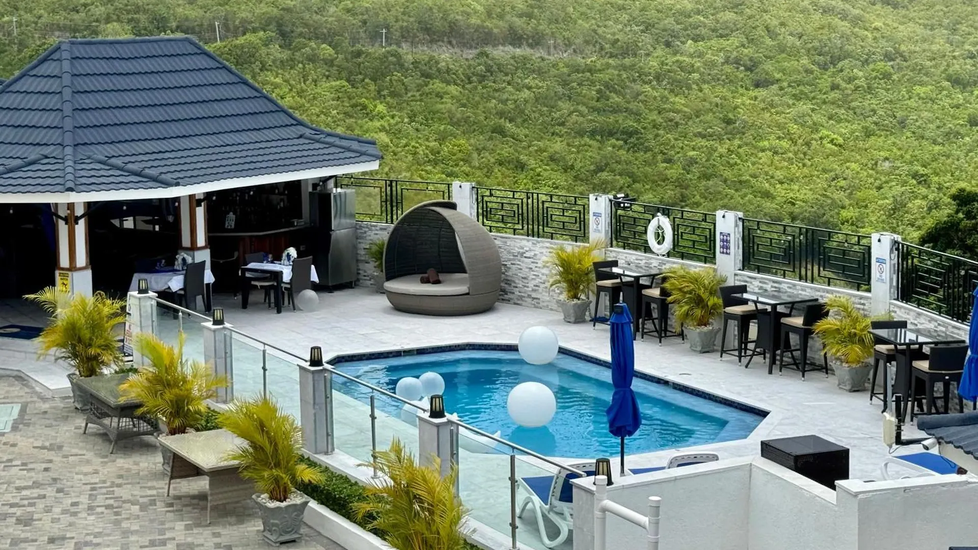 Hospitality Expert Bts 6 - Pool Beach & Bar Montego Bay