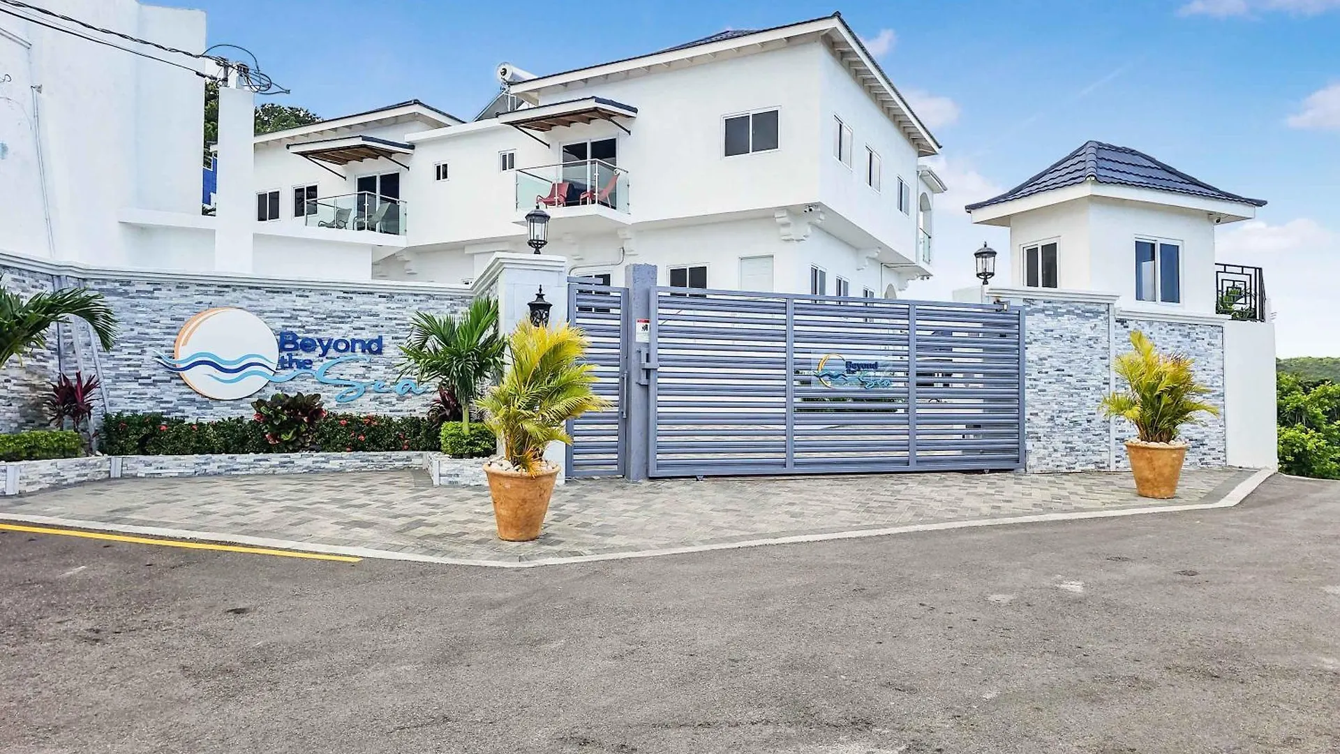 Hospitality Expert Bts 6 - Pool Beach & Bar Montego Bay