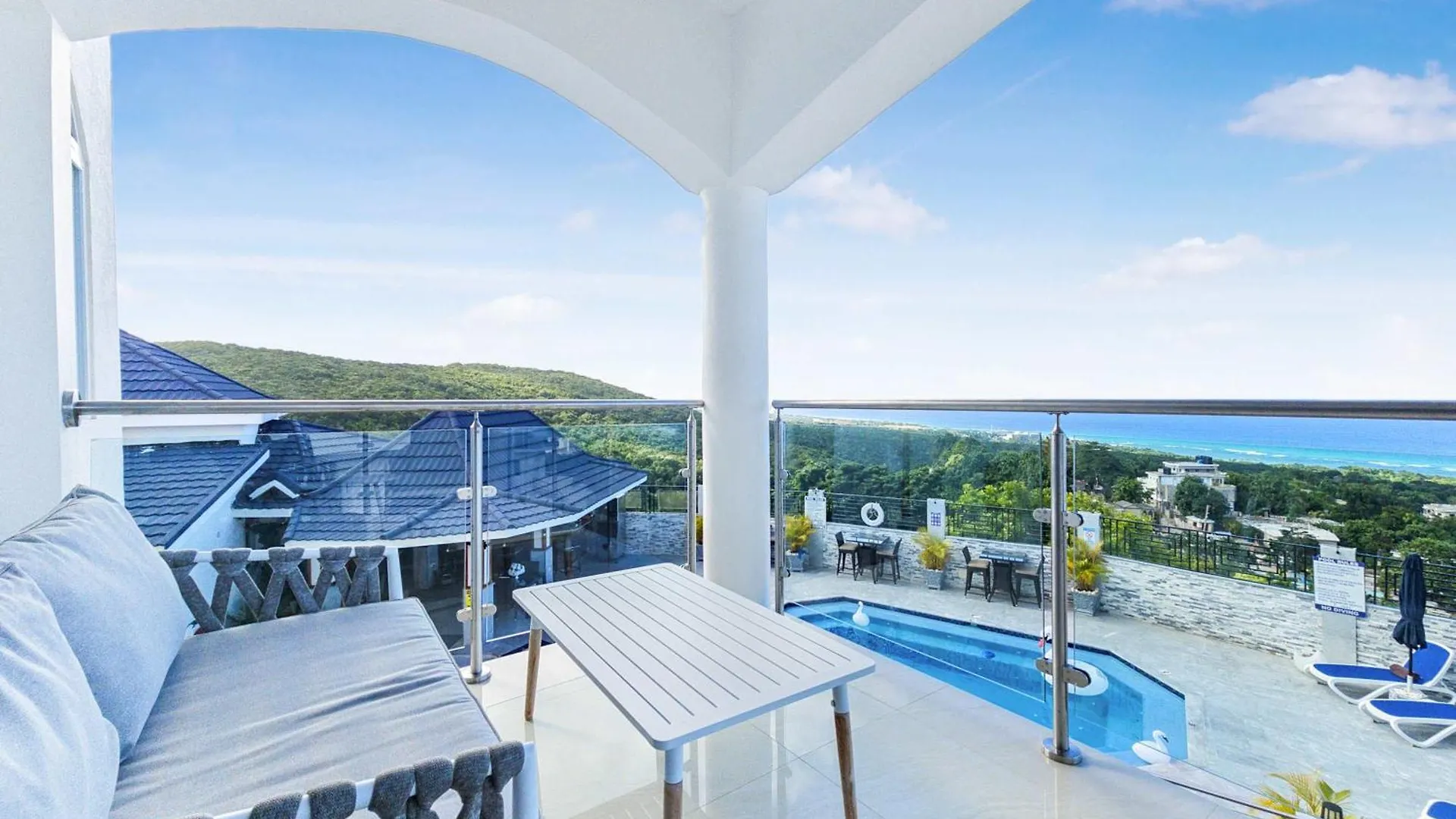 Hospitality Expert Bts 6 - Pool Beach & Bar Montego Bay Jamaica
